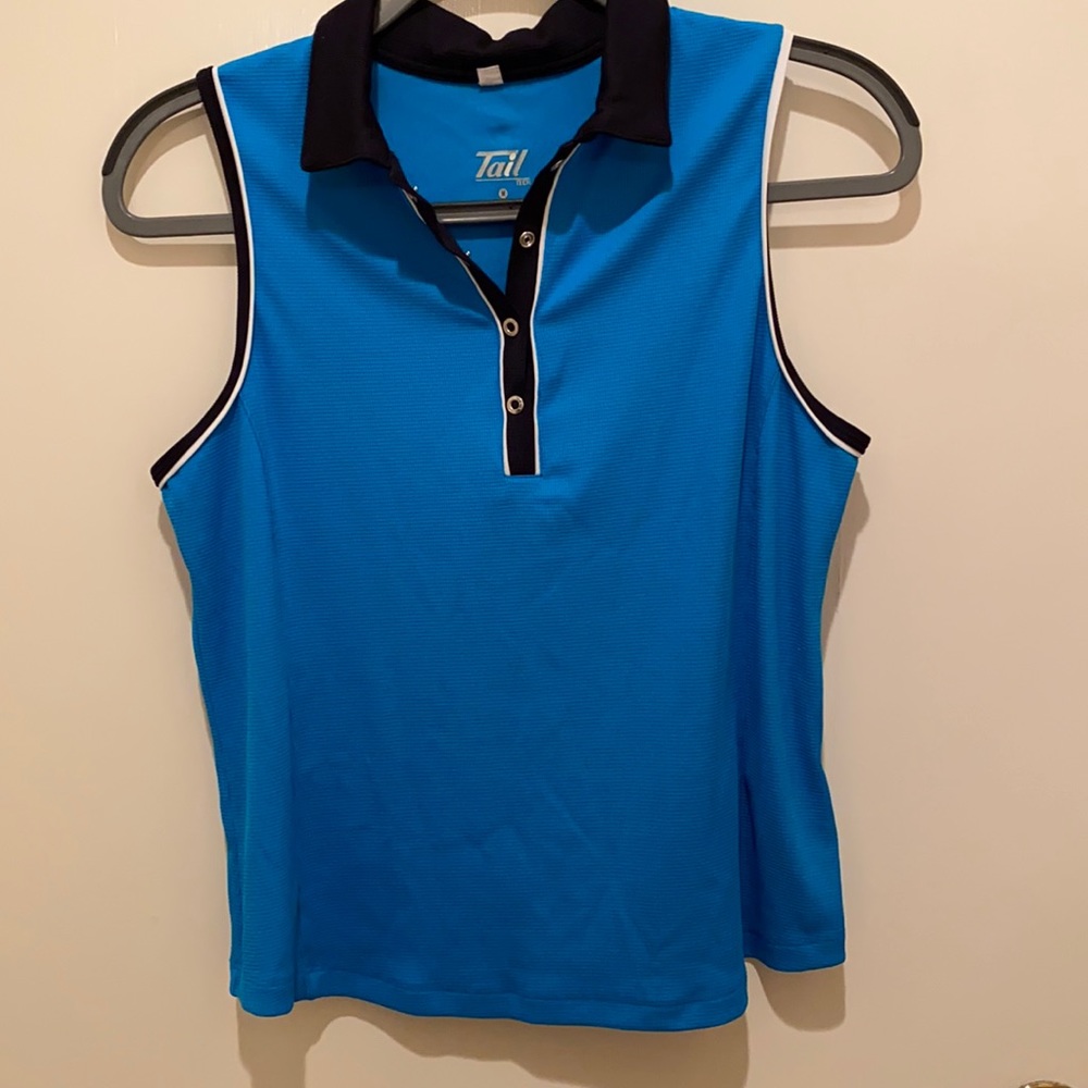 Like new, Tail tech sleeveless top. Size medium.